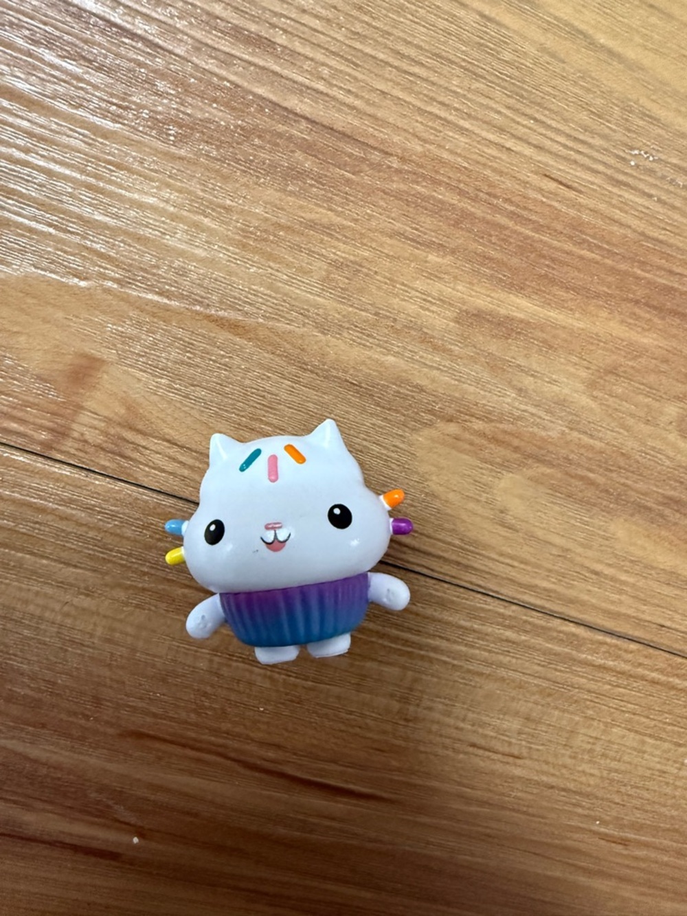 Gabby’s dollhouse cakey’s cupcake cat figure